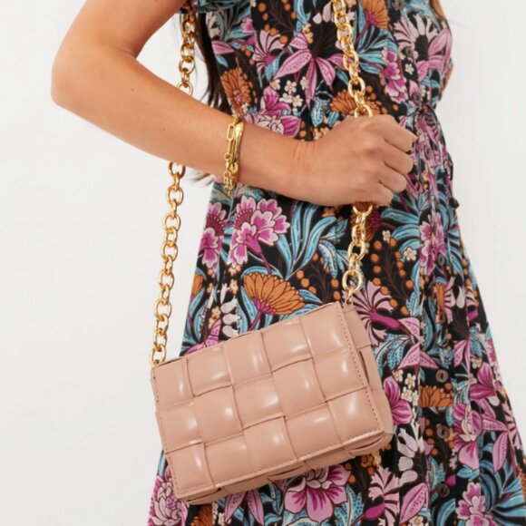 URBAN EXPRESSIONS Natural Holden Woven Bag Natural w/Gold Chain - Picture 3 of 5